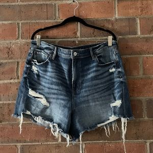 90’s boyfriend shorts